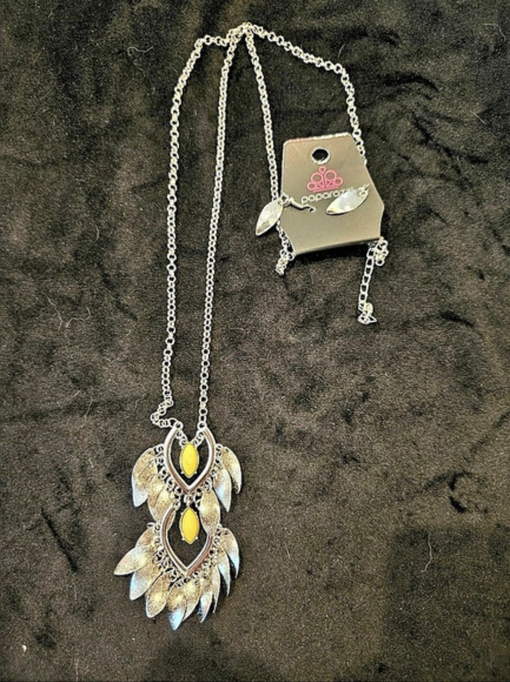 Paparazzi I Be-LEAF - Yellow Leaf Pendant Necklace Silver & Yellow